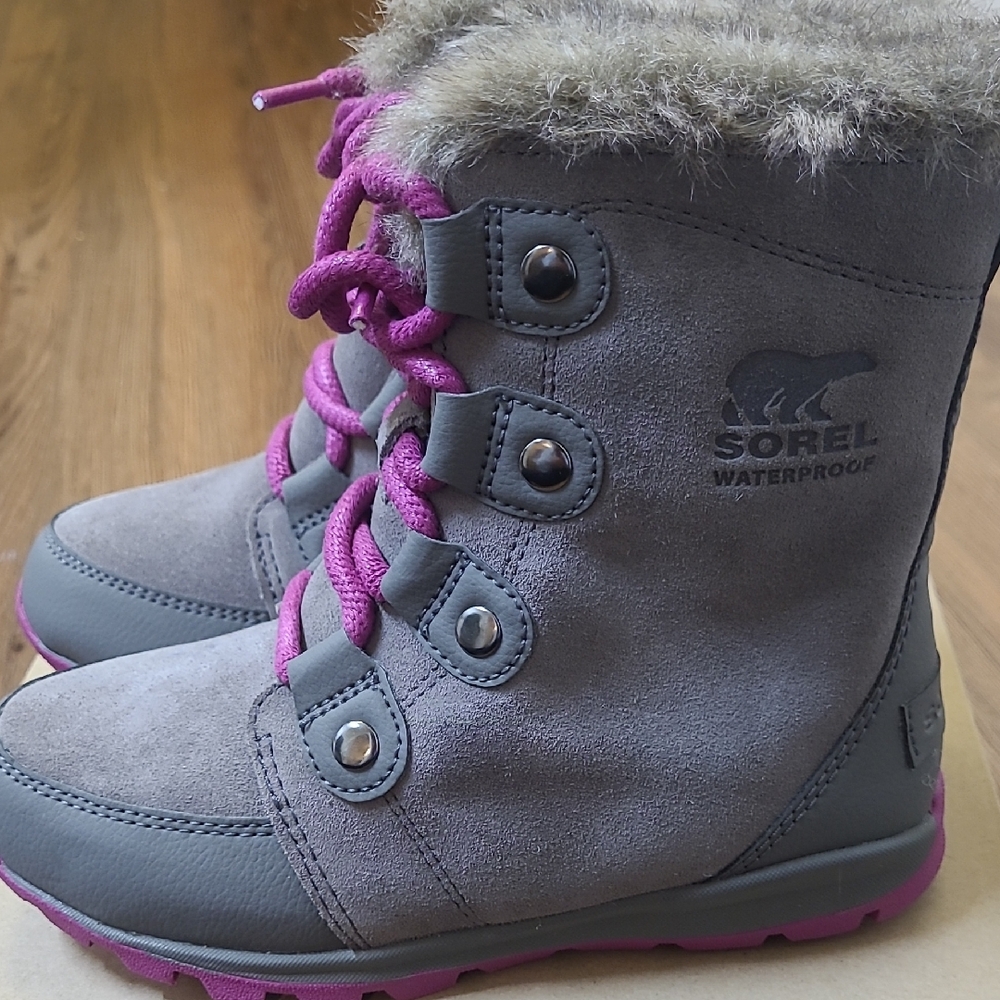 Sorel Grey Suede Winter Boots with Pink Laces forโ girl zise 1.